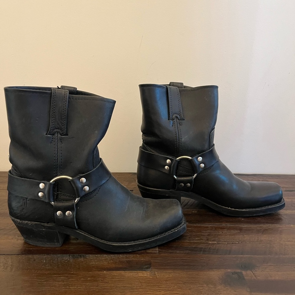 Frye Harness Boot - Size 8, Black
Very good used condition